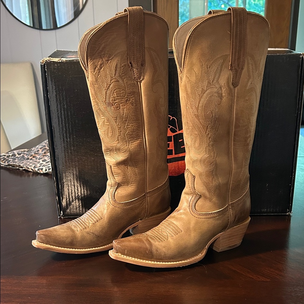 Freebird woodland boots in tan